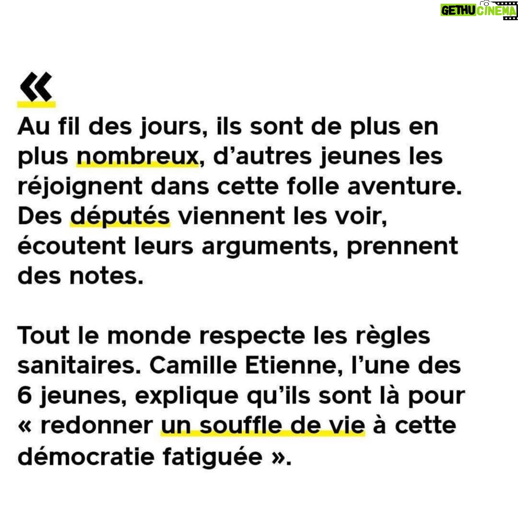 Marion Cotillard Instagram - Chère communauté, je vous invite à vous renseigner sur ce que ces jeunes gens font, à les soutenir si le cœur vous en dit et bien sûr à prendre part à l’action. @graine_de_possible @viel.hugo @pasquet.julie @stacy_algrain @mathis_fids @lougarcia01 et Agathe VOUS ÊTES TOUT SIMPLEMENT GÉNIAUX! Et je pèse mes mots! MERCI MERCI MERCI! Et merci à @raphaelglucksmann pour cette « mise en histoire » ✊🏼 #repost @raphaelglucksmann ・・・ 6 jeunes ont montré comment avec un peu d’imagination et des convictions, on peut renverser des montagnes (un Préfet de police ici, en l’occurrence!) et faire avancer ses idées. Voici leur histoire. @graine_de_possible @stacy_algrain @viel.hugo @lougarcia01 📸 @_nicolasdubois