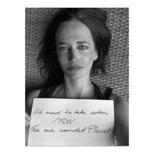 Marion Cotillard Instagram - Thank you Eva 🙏🏻♥️♥️♥️ #repost @evagreenweb
・・・
Calling upon our world leaders to not regress to our old problematic system is one thing, but changing the world must come from within us all. Whether the positive changes you personally choose to do are big or small, it would certainly be a step to the right direction — one that would not only impact your life and those around you but the world as a whole.

Join me and my friends, and tell us about your promises and plans to change the world and the future. Post a photo of yourself completing the sentence “#TheTimeHasCome....... “. Don’t forget to mention your country and make sure to tag me, @marioncotillard and @fondationnh. I will repost the best plans I see ✌🏼💚