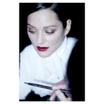 Marion Cotillard Instagram - New adventure 🖤🤍🖤 #N5 #CHANELFragrance @chanelofficial 📸 @eliottbliss