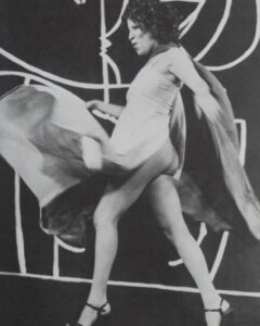 Marisa Tomei Instagram - #BetteMidler showing off her assets as she accepts Harvard's Hasty Pudding award for Woman of the Year, 1976.