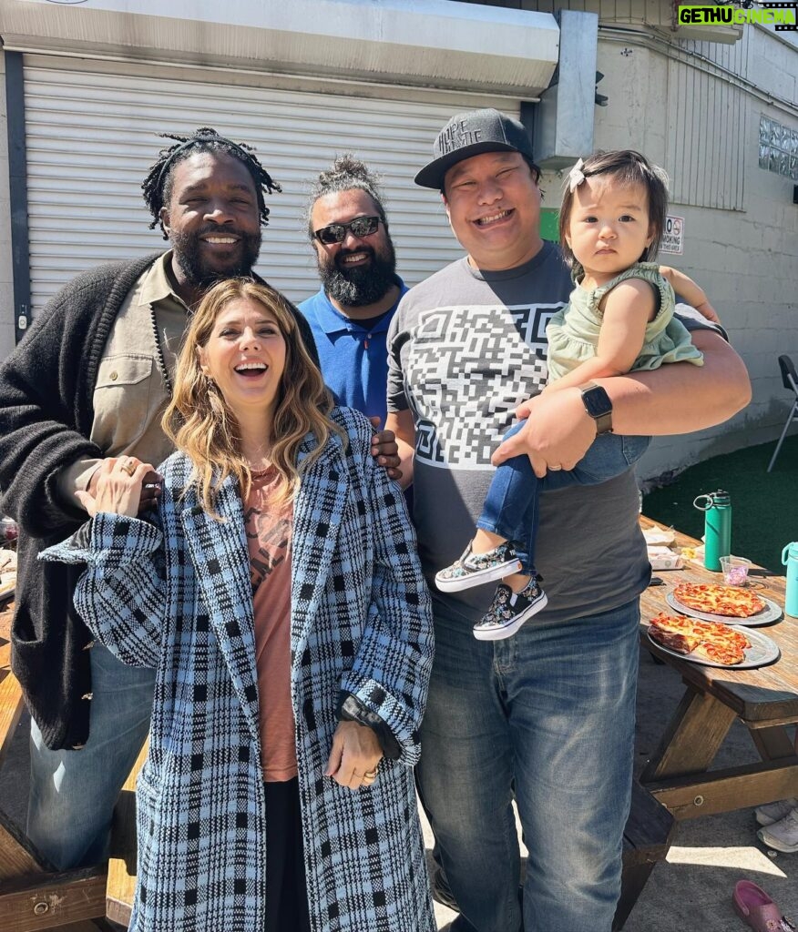 Marisa Tomei Instagram - Reminiscing on good food, good friends, good vibes… A week ago with @questlove, @seekaychin, @suspanther and bb 🥰 Delicious spread by @kgbbq