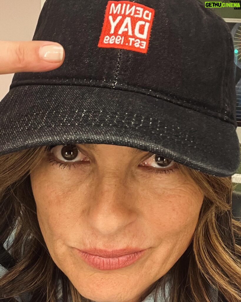 Mariska Hargitay Instagram - Today, April 24th is #denimday—a day to stand up and support all survivors of sexual violence. In the US, over half of women and almost 1 in 3 men have experienced sexual violence involving physical contact during their lifetime and 63% of sexual assaults are never reported to the police. Today and every day we say: We hear you, we believe you, we support you. #denimday2024 #SupportSurvivors #SAAM💙 #Denim