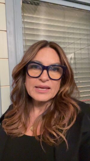 Mariska Hargitay Instagram - Happy birthday Icey! #ICEingOnTheCake #ICETakesTheCake 🎂#ILoveIceT #IceColdFacts #TeamAquarius #OG