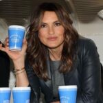 Mariska Hargitay Instagram - Such a great time #Serving #Bensonccinos at the #OliviaBensonPlaza Loved seeing all of your faces! A huge thank you to everyone for coming out and showing us the love and waiting in that loooong line😳! And thank you to my #GlamSquad @dinarama @cassihurdhair @jasonadamv for #Serving the look #SVU25 #ServingSmiles #DunDun #FANtastic #Season25 #25 #25Season #CaptainBenson #Barista #Marista #TheCaptainIsServing