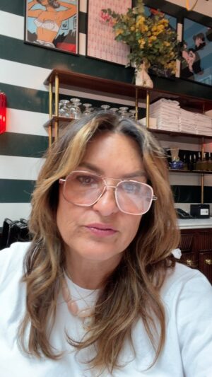 Mariska Hargitay Instagram - #TheGiftThatKeepsOnGiving. #YoureWelcome #BabyDodds