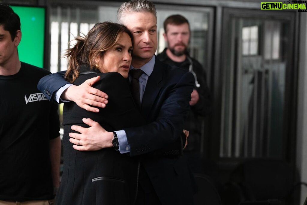 Mariska Hargitay Instagram - Lock it in squad, we've got an elite night ahead. Watch @therealmariskahargitay star AND direct an all-new #SVU tonight 9/8c on @nbc.