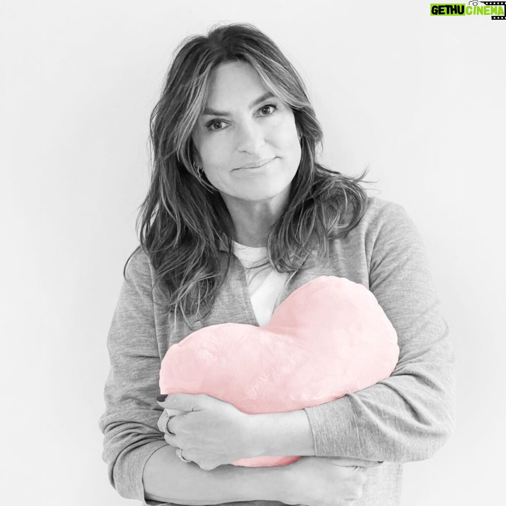 Mariska Hargitay Instagram - In honor of Sexual Assault Awareness Month, we are thrilled to partner with award-winning wellness brand @Hugimals to launch The Heart to Hug Pillow: a limited-edition, substantially weighted heart-shaped plush pillow. For anyone seeking stress relief and a sense of grounding, it offers 5 pounds of comforting Deep Touch Pressure to soothe the mind, body, and heart. Infusing a classic throw pillow with the research-backed stress-relieving benefits of Deep Touch Pressure and an emotionally resonant heart shape, Hugimals World and the Joyful Heart Foundation have created a stress-relieving wellness tool that’s more portable, meaningful, and emotionally supportive than a weighted blanket. The Heart to Hug Pillow — which comes in two inspiring colors: Fearless Red ❤️ and Peaceful Pink 💗— is a gift of healing touch, for ourselves and others. A gift that Mariska has personally shared with friends and family members who love them as much as she loves her own. Link in our bio to purchase! ✨