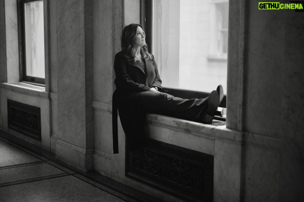 Mariska Hargitay Instagram - Stay strong. Stay determined. Stay the course. Proud to tell these stories that need telling. Now more than ever. Wrapped Season 25 today. Looking forward to all that’s ahead.