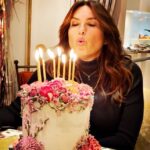 Mariska Hargitay Instagram - Thank you for making my birthday wishes come true!✨✨✨✨ #FeelngTheLove and is that the prettiest cake or what?💕💕💕#BestDayEver I’m still recovering from all the love bombing💕💕💕💕💕