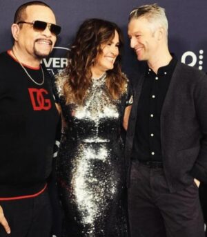 Mariska Hargitay Instagram - Another hit out of the park for my #GlamSquadDreamTeam last night!! A big THANK YOU THANK YOU to @dinarama, @cassihurdhair and @theclosetfiles for making me shimmer! ✨✨✨✨
#AboutLastNight #SilverAnniversary #OopsTheyDidItAgain #GlamFamForLife #Bedazzled