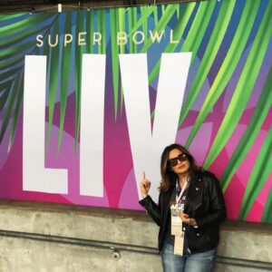 Mariska Hargitay Instagram - Happy Super Bowl Sunday. #FBS #FlashbackSunday #SuperBowl #CaptainBenson #Liv #Live #LiveYourBestLife #YouDecide