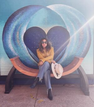 Mariska Hargitay Instagram - #NashvilleMoment #CountryGirl #♥️ #NashvilleGotAWholeLotOfHeart #MissYall 💙 #HeartArt #IHeartNashville. #RayOfLight  3rd Ave