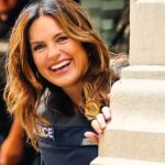 Mariska Hargitay Instagram – Thursday’s right around the corner 😬 #Twas2NightsBeforePremierNight #PremierMode #SmilesAllAround #Season25Premier #Season25 #BTS #SVU25