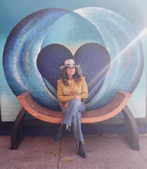 Mariska Hargitay Instagram - #NashvilleMoment #CountryGirl #♥️ #NashvilleGotAWholeLotOfHeart #MissYall 💙 #HeartArt #IHeartNashville. #RayOfLight  3rd Ave