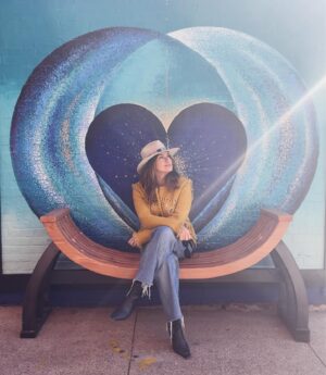 Mariska Hargitay Instagram - #NashvilleMoment #CountryGirl #♥️ #NashvilleGotAWholeLotOfHeart #MissYall 💙 #HeartArt #IHeartNashville. #RayOfLight  3rd Ave