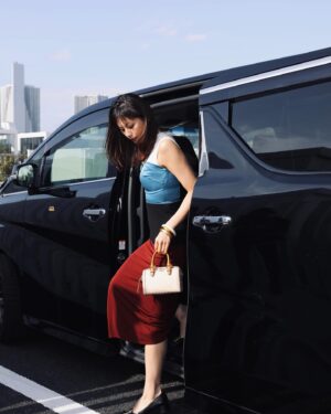 Mariya Nishiuchi Instagram - Tory Burchのアイコンバッグ、Ｔモノグラムの2024年春夏新作ローンチを祝したグローバルイベントにて🌴

サイズ感といいぷっくりとしたデザインがCute🤍

#ToryBurchSS24#Tmonogram
#Tモノグラム#トリーバーチ#PR