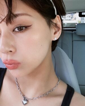 Mariya Nishiuchi Instagram - 自分でもやっとショートに慣れてきた！
メンテナンスは初の
@takeru_kawabata タケルさんカット✂️🔥

ショートだと合う洋服や映えるアクセが変わって面白い！
アレンジもまだまだ色々試してみたいな〜

夏が楽しみだ😎