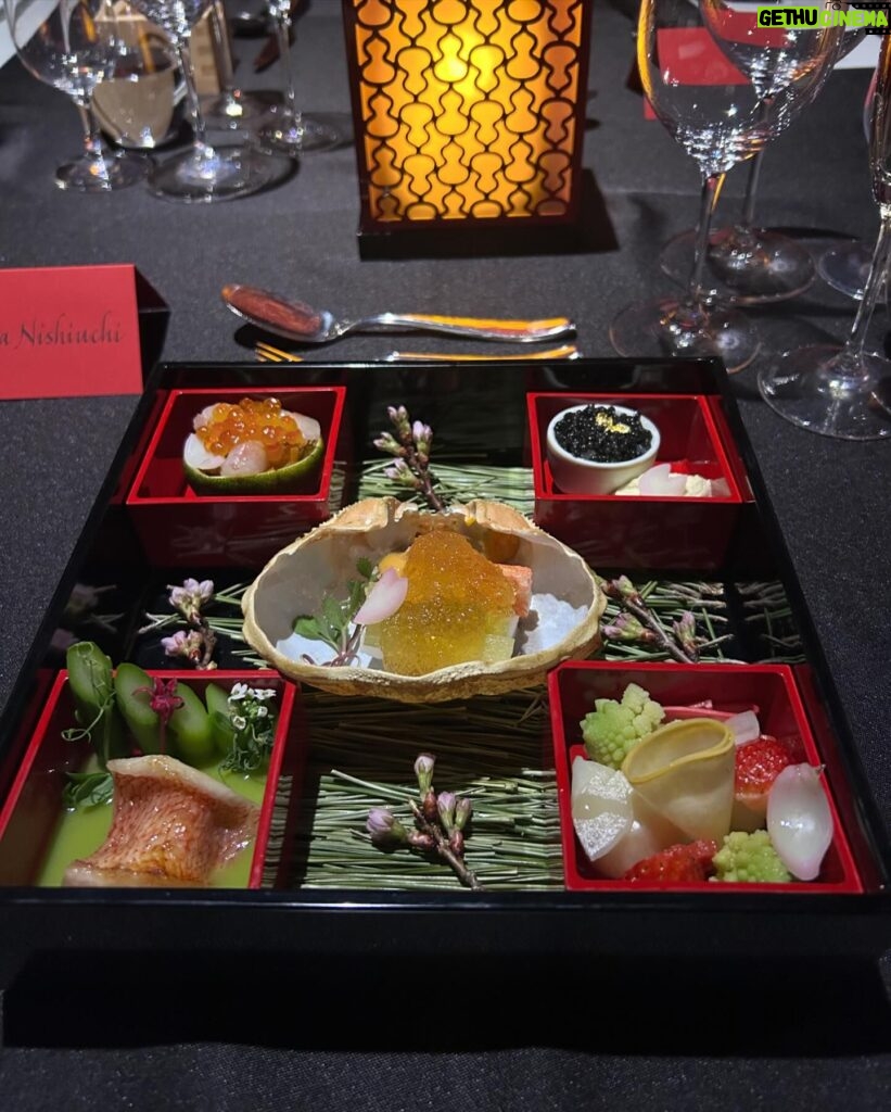 Mariya Nishiuchi Instagram - ケリング・グループ傘下 中国からグローバルに展開するファイン・ジュエラー〝Qeelin / キーリン〟が、日本初フラッグシップストア“Qeelin Treasure Box”を銀座にオープン✨ オープンを記念したイベントに招待して頂きました。 ひょうたんのような可愛らしいシルエットのピアスと赤黒でリバーシブルのチョーカーがお気に入り🤍 #qeelinjewellery #Qeelin #キーリン #PR