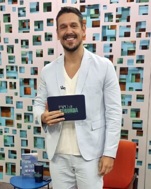 Marjorie Estiano Instagram - #PapoDeSegundaNoGNT no ar! 📺🤩 Com a atriz Marjorie Estiano e o psicanalista Christian Dunker, o Papo debate o poder e a atração, como lidamos com o fim, e  fatos da nossa biografia que podem vir à tona. Liga no GNT e vem com a gente papear!