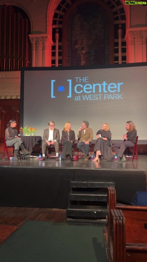 Mark Ruffalo Instagram - Tonight at the @centeratwestpark - You Can Count On Me’s Laura Linney (@itsmelauralinney), Mark Ruffalo (@MarkRuffalo), Kenneth Lonergan, J. Smith-Cameron (@jsmithcameron), and Rory Cullkin. Moderated by Ilana Levine of @littleknownfactspodcast with Ilana Levin.