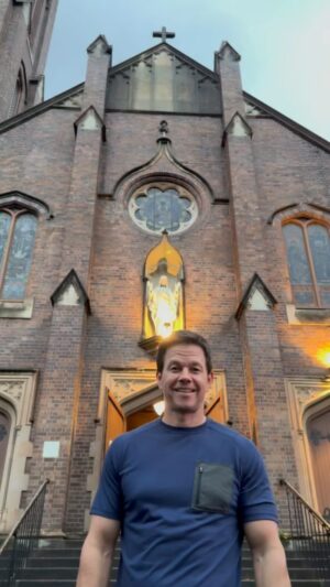 Mark Wahlberg Instagram - HAPPY SUNDAY🙏STAY PRAYED UP🙏 @hallowapp 🙏❤️🙏 #HallowPartner