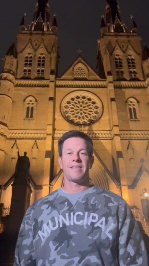 Mark Wahlberg Instagram - HAPPY SUNDAY🙏STAY PRAYED UP🙏 @hallowapp 🙏❤️🙏 #HallowPartner