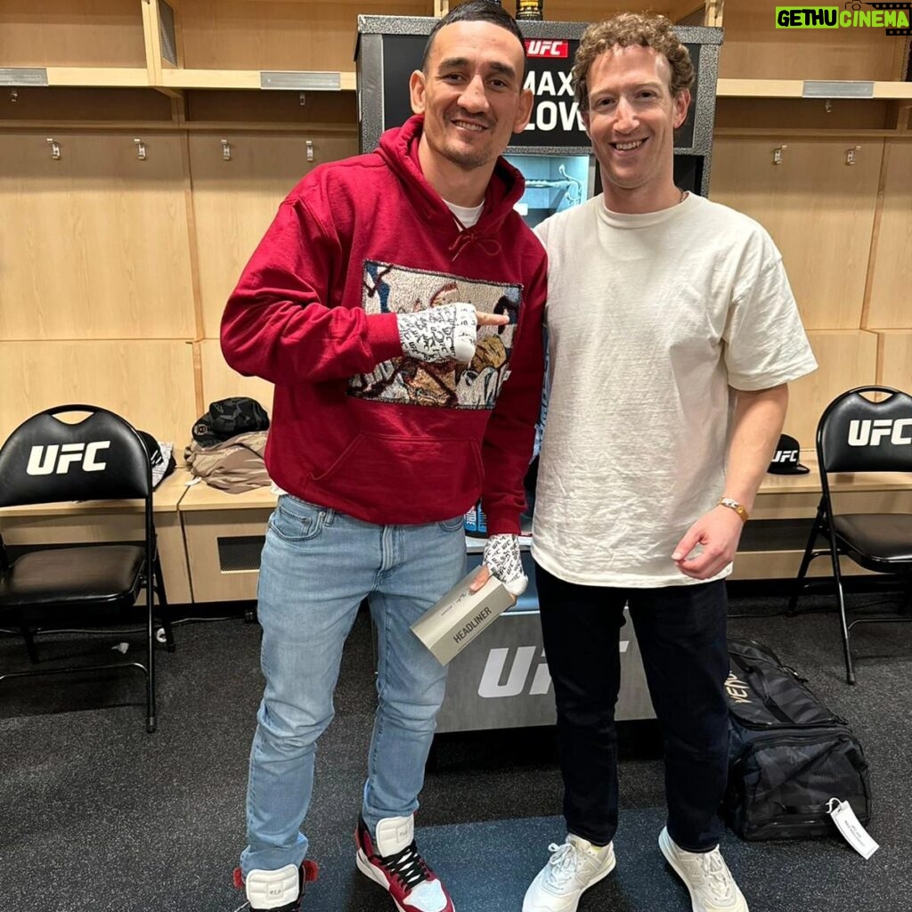 Mark Zuckerberg Instagram - What an epic night. Congrats @blessedmma @zhangweilimma @alexpoatanpereira @nobickal1 @funkmastermma on the great wins! Great to see so many legends and friends out there. Thanks @danawhite and @ufc for hosting us.