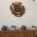Marlene De Andrade Instagram - 🔵Derecho de palabra de la Vicepresidenta Ejecutiva de la República Bolivariana de Venezuela, Primera Vicepresidenta del Consejo de Ministros y Ministras del Poder Popular de Economía, Finanzas y Comercio Exterior, Doctora Delcy Eloina Rodríguez Gómez en ocasión de presentar el Proyecto de Ley contra el Fascismo, Neofascismo y Expresiones Similares, de acuerdo a lo consagrado en el artículo 204 numeral 1 de la Constitución de la República Bolivariana de Venezuela. 🔵Presidente de la aN, diputado, Jorge Rodríguez: “Este es un pueblo que decidió ser libre. Este es un pueblo de mujeres y hombres libres. Esta Ley que trae por encomienda del Pdte. @NicolasMaduro de mano de la Vicepresidenta Rodríguez, es una expresión necesaria para dar el debate con estos sectores de la vida política venezolana, que se definen como pertenecientes a la oposición”. 🔵Diputado Diosdado Cabello Rondón presenta la primera discusión del Proyecto de Ley contra el Fascismo, Neofascismo y Expresiones Similares, de conformidad con lo establecido en el artículo 104 del Reglamento Interior y de Debates de la AN. 🔵#02Abr || Queda aprobado por Mayoría Calificada, el Proyecto de Ley contra el Fascismo, Neofascismo y Expresiones Similares, en su primera discusión 🇻🇪🙏🏻🙏🏻🙏🏻