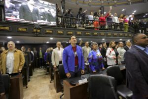 Marlene De Andrade Instagram - 🔵#21Mar || Queda aprobado por Unanimidad el Proyecto de Ley Orgánica para la Defensa de la Guayana Esequiba.

🔵Diputado Hermann Escarrá toma el derecho de palabra para resaltar el trabajo que llevó el Proyecto de Ley Orgánica para la Defensa de la Guayana Esequiba.

🔵Diputado Diosdado Cabello @dcabellor : 

“Está AN reivindica el derecho del pueblo venezolano de defender nuestro territorio con una Ley aprobada”.

🔵El Sol de Venezuela nace en el Esequibo, Gracias Pdte. @NicolasMaduro por ser el conductor de Victorias, hoy tod@s l@s diputad@s encabezados por el Presidente de la @asamblea_ven @jorgerpsuv_ hemos escrito la Historia buena de la Patria 🇻🇪 #WinstonVallenilla