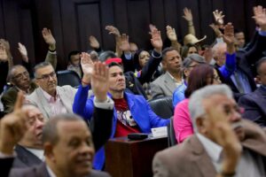 Marlene De Andrade Instagram - 🔵#21Mar || Queda aprobado por Unanimidad el Proyecto de Ley Orgánica para la Defensa de la Guayana Esequiba.

🔵Diputado Hermann Escarrá toma el derecho de palabra para resaltar el trabajo que llevó el Proyecto de Ley Orgánica para la Defensa de la Guayana Esequiba.

🔵Diputado Diosdado Cabello @dcabellor : 

“Está AN reivindica el derecho del pueblo venezolano de defender nuestro territorio con una Ley aprobada”.

🔵El Sol de Venezuela nace en el Esequibo, Gracias Pdte. @NicolasMaduro por ser el conductor de Victorias, hoy tod@s l@s diputad@s encabezados por el Presidente de la @asamblea_ven @jorgerpsuv_ hemos escrito la Historia buena de la Patria 🇻🇪 #WinstonVallenilla