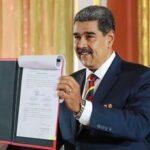 Marlene De Andrade Instagram - 🔵Pdte. @NicolasMaduro : La decisión del 3 de diciembre, ahora se ha convertido en Ley de la República, para formar parte de la estructura jurídica del movimiento político e institucional interno de nuestro país, hoy recibimos una Ley ratificada en su carácter orgánico por parte del TSJ; y con la potestad que me da la constitución, la decisión tomada por las venezolanas y los venezolanos en el referendo consultivo será cumplida en todas sus partes, y con esta Ley, seguiremos la defensa de Venezuela en los escenarios internacionales. 🔵Luego de que el pueblo se expresara de manera constitucional el #3Dic, la Asamblea Nacional hizo lo que tenía que hacer, amplió la convocatoria a la consulta de la Ley Orgánica para la Defensa de la Guayana Esequiba. ¡Los venezolanos y las venezolanas fuimos partícipes con nuestro derecho y poder! Con mucho orgullo, amor y compromiso firmé y promulgué esta Ley Orgánica vinculante y obligante que ha aprobado la Asamblea Nacional, ha valido la pena rescatar el sueño de las libertadoras y los libertadores, de luchar por nuestra tierra y nuestros derechos. Más temprano que tarde, recuperaremos los derechos de Venezuela sobre la Guayana Esequiba. ¡Así lo juro y así será! 🇻🇪🙏🙏 ¡El Sol de Venezuela, nace en el Esequibo! @florescilia @delcyrodriguezv @jorgerpsuv_ @dcabellor
