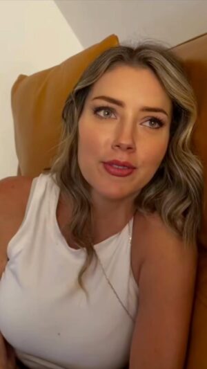 Marlene De Andrade Instagram - #amberheard Coqueteando a @winstonvallenilla 😂😂😂 @marlindaoficial ❤️🇻🇪🙏🏻

#winstonvallenilla #marlenedeandrade #comedia #humor #amberheard😂