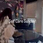 Marlo Hampton Instagram - 👋🏽My self care routine includes making every space in my home fabulous! 📿I love to reset the decor on my coffee table every week! It’s a life of Style & Luxury — @armanddebrignac x @mmschocolate
