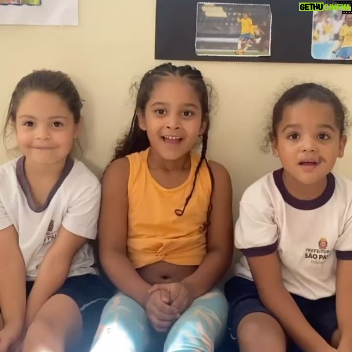 Marta Instagram - Obrigada turminha da @emeinelsonmandela Pela linda homenagem! Muito orgulho em saber que sirvo de inspiração e incentivo para as nossas crianças ❤️🥹