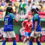 Marta Instagram - Carta aberta : 👑Marta Primeiro quero te pedir desculpa pela forma que foi, como foi e quando foi . Sem sombra de dúvida você merecia mais que isso, só que saio daqui com um aprendizado enorme que sim , precisamos fazer mais , treinar mais , se dedicar mais, preparar mais, tudo um pouquinho mais pra chegar no ideal . Obrigada por realizar meus sonhos, obrigada por não desistir da modalidade, obrigada pela persistência , obrigada pela resiliência, obrigada por me me mostrar garra, determinação , por me fazer sonhar e acreditar que é possível. Você é referência. O resultado dessa copa do mundo não diminui quem você é , a sua grandeza é única você vai continuar inspirando daqui 10 20 30 anos meninas que sonham em ser como você de praticar o mesmo esporte que você . E eu me comprometo a honrar esse país essa seleção por você , dar continuidade nessa história linda e não acabou aqui. ✨REFERÊNCIA✨😭