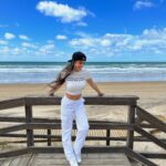Marta Díaz Instagram – Cádiz parte 1 💨❤️🍔🙃
Mucho viento, mucha playa, mucha comida rica y muchos de vosotros 🙏🏽🫶🏼 

@gran_melia 
@palaciodesanctipetrigranmelia 
Mejor imposible 🫶🏼😍