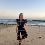 Marta Hazas Instagram - Tirando de carrete de hace dos semanas y cara de sé cosas. . (Es la misma foto andando rápido en un metro cuadrado y cambiando mucho de pose en poco tiempo, que @veigajavier no tiene paciencia para el posado y los mares horizontales. Estos están bastante bien )