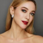 Marta Hazas Instagram - Un maquillaje de cine para una gran ocasión. Gracias amigo @robertosiguero Gracias @beautyexpertlancome por estar siempre a mi lado en los momentos importantes. Espero que os sirva de inspiración para vuestros eventos 💕 . #Goya2024 @lancomeofficial @melturlay ( la melena pulida, rubia e hidratada cortesía de @saloncheska ) 📸 @juanjomolinaphotographer #makeup #skincare . Joyas @bulgari