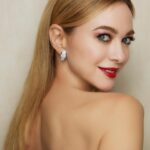 Marta Hazas Instagram - Un maquillaje de cine para una gran ocasión. Gracias amigo @robertosiguero Gracias @beautyexpertlancome por estar siempre a mi lado en los momentos importantes. Espero que os sirva de inspiración para vuestros eventos 💕 . #Goya2024 @lancomeofficial @melturlay ( la melena pulida, rubia e hidratada cortesía de @saloncheska ) 📸 @juanjomolinaphotographer #makeup #skincare . Joyas @bulgari