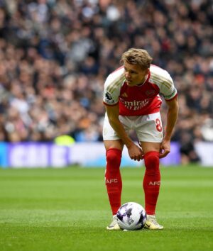 Martin Ødegaard Instagram - ⚽️❤️