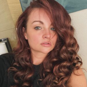 Mary Louis Kanellis-Bennett Instagram - Good hair day…. With some flyaways.