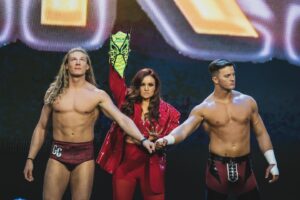 Mary Louis Kanellis-Bennett Instagram - Last night felt like ROH. #supercardofhonor 

@ringofhonor @griffgarrison @realcolekarter