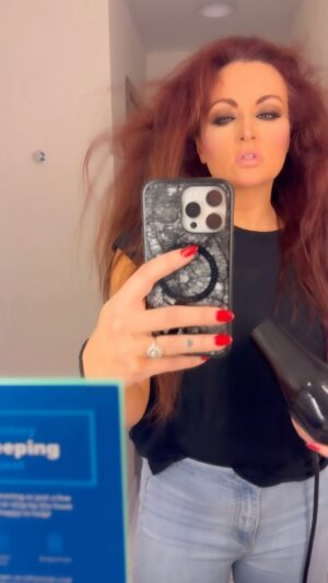 Mary Louis Kanellis-Bennett Instagram - Can’t stop. Getting ready for the @ringofhonor tapings…