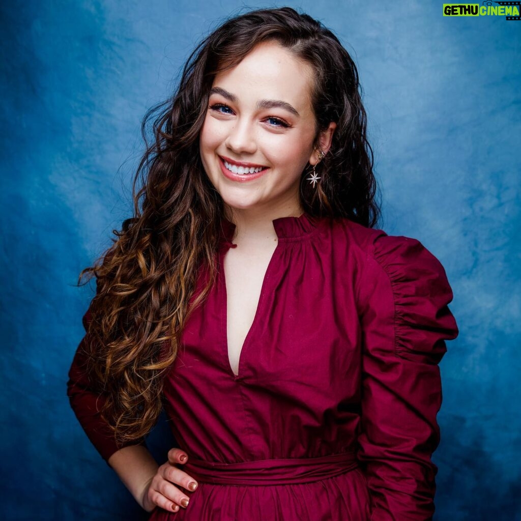 Mary Mouser Instagram - so this my favorite ‘green’ room ever - lots of pink, not much green, and the vibes were EXQUISITE! if you guys haven’t see them already, check out the clips from this super awesome experience on YT! (I was fan-girling the entire time) thanks so much @kellyclarksonshow for having me - will forever adore and happy-scream about this day. (ps. not me JUST NOW remembering I never showed you guys these pics from the KCS green room before the show 🙃) pps. @laurdiy - I didn’t get to keep these jeans so I’d love to get another tutorial from you on making them some day... now just to figure out how to pull the look off 😂 ppps. in case you were wondering: no, I didn’t actually steal the golden 🍌, but I did look up where to get my own. I’m banana-obsessed, iykyk.