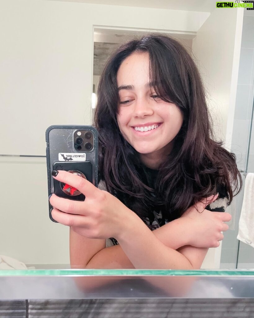 Mary Mouser Instagram - clearly I was: 1) feelin myself with the new haircut. and 2) not able to take myself seriously enough for dramatic pics. as always 🙄