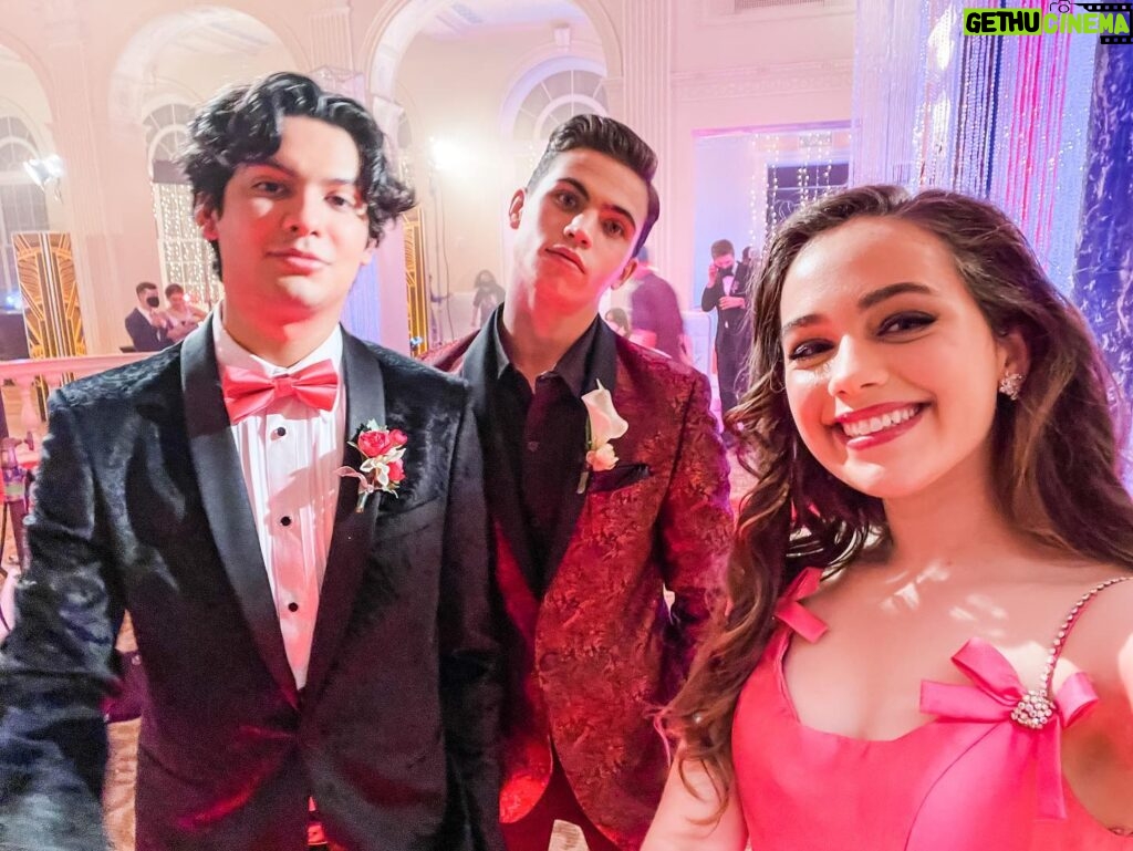 Mary Mouser Instagram - prom szn makin me miss my CK fam extra 💖🖤 (ps. Sam never has pockets so I have to ask my friends to hold my phone… clearly I need a new system bc I never learn the lesson of keeping them out of my camera roll 🙄)