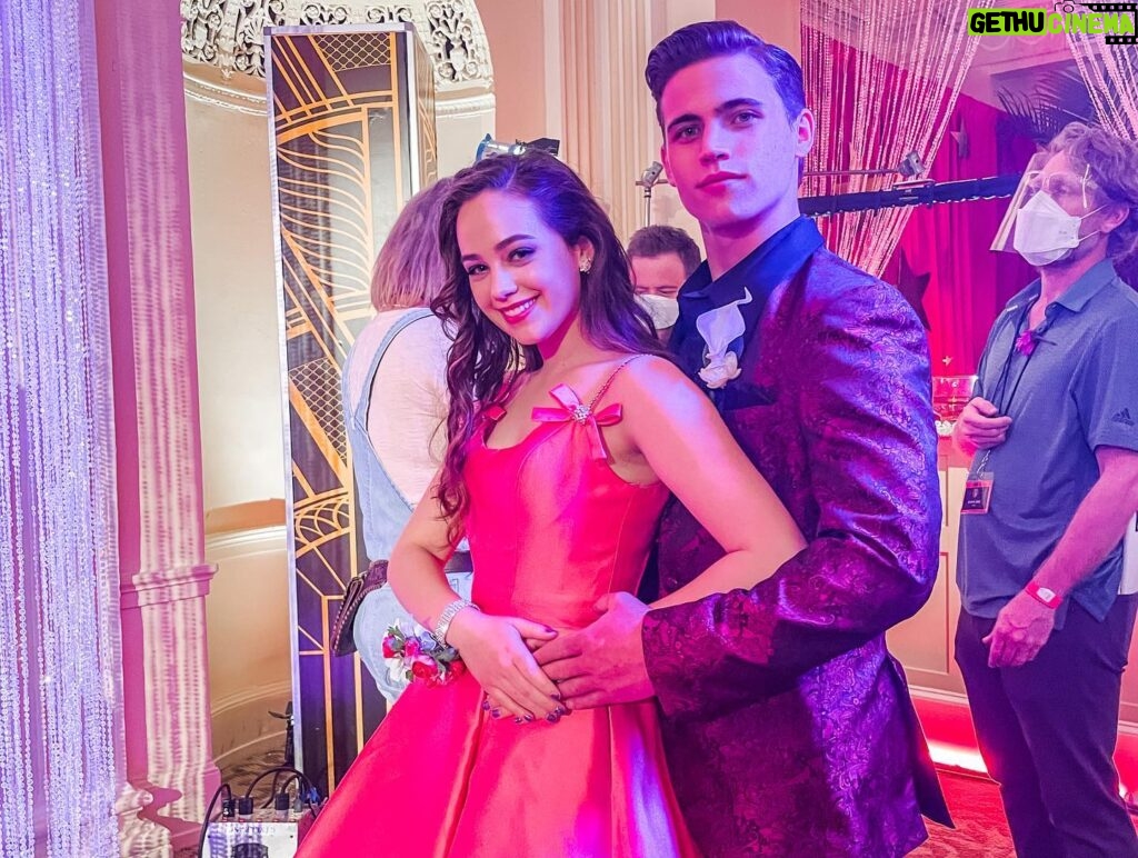 Mary Mouser Instagram - prom szn makin me miss my CK fam extra 💖🖤 (ps. Sam never has pockets so I have to ask my friends to hold my phone… clearly I need a new system bc I never learn the lesson of keeping them out of my camera roll 🙄)