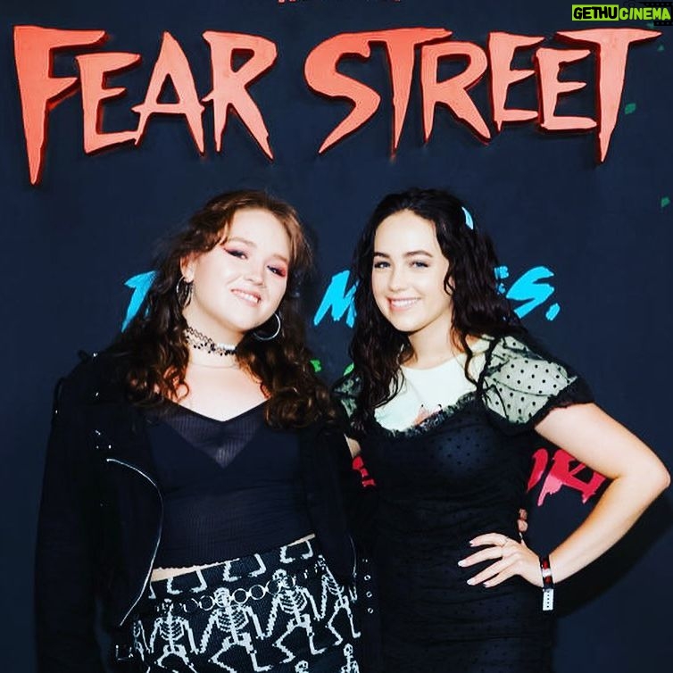 Mary Mouser Instagram - we ain’t afraid of no ghosts. #fearstreet part three was a blast - and we definitely got in on the scares this time around 😈 ps. my partner for fighting off crazy possessed killers? my baby sis @ashleymousermusic for sure.