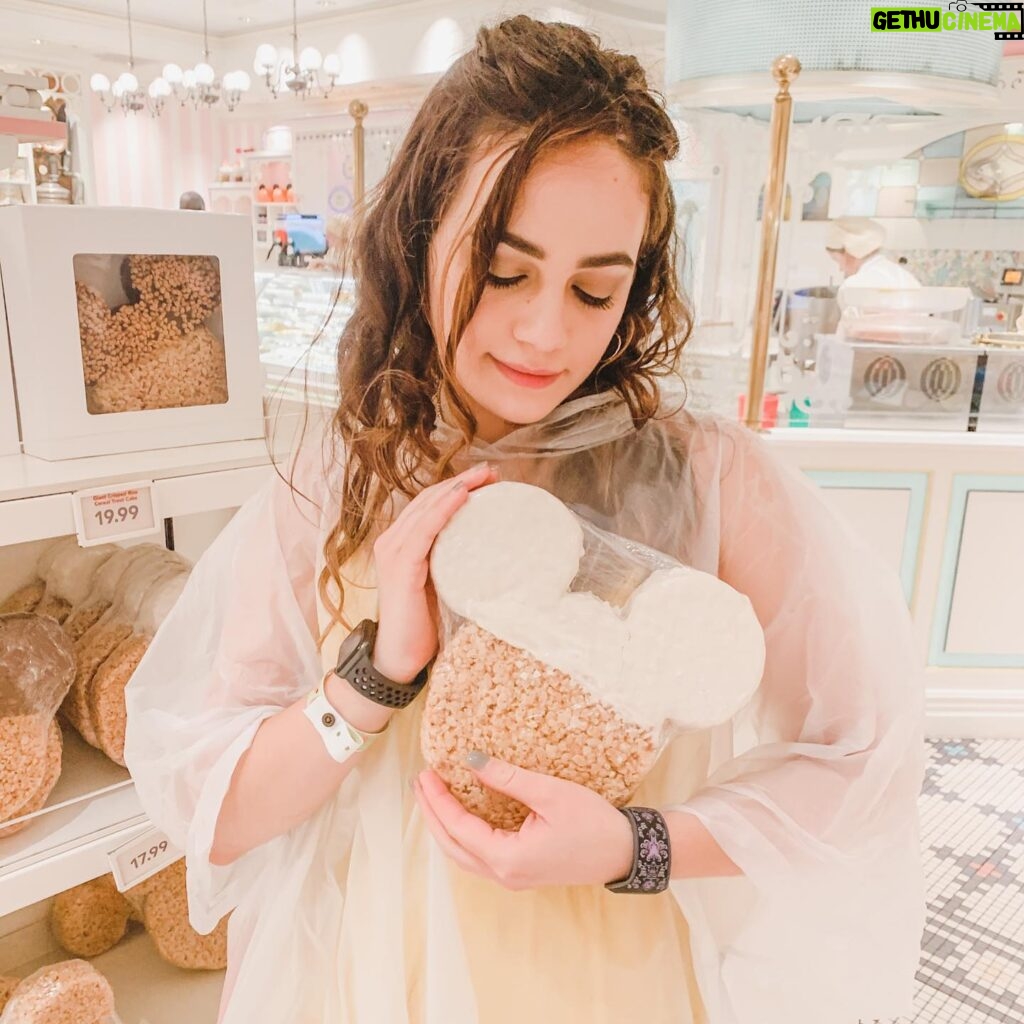 Mary Mouser Instagram - this time last year, I had a long weekend from work, so my sister and I went to Disneyworld ✨ seriously Disney parks at Halloween time are my favorite kind of magical. I’ll be waiting to go back until the world is much safer, but I already have a list of foods I’ll want to eat when I get there 😂 What’s your favorite park ride / snack?