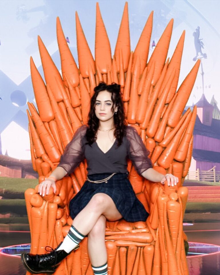 Mary Mouser Instagram - eh, bend the knee, doc. 🥕 #spacejamanewlegacy premiere yesterday was epic - @ashleymousermusic and I killed it at the character matching game… not so much at the pop-a-shot basketball game 😅 but had a 🏀 getting to blast off into the WB Server-verse & deff felt a little looney after all that fun 😜